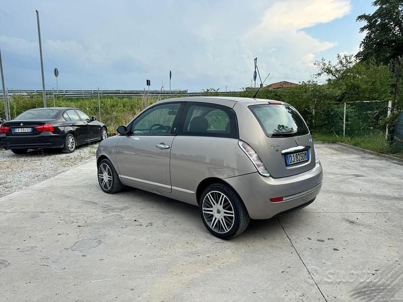 Usata Lancia Ypsilon 90 CV (66 kW) 2007 Giallo Utilitaria