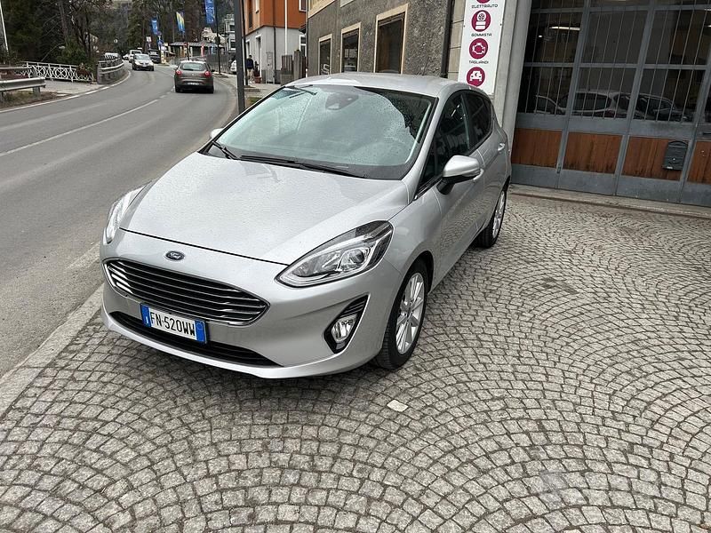 Usata Ford Fiesta Titanium 85 CV (62 kW) 2018 Grigio Utilitaria
