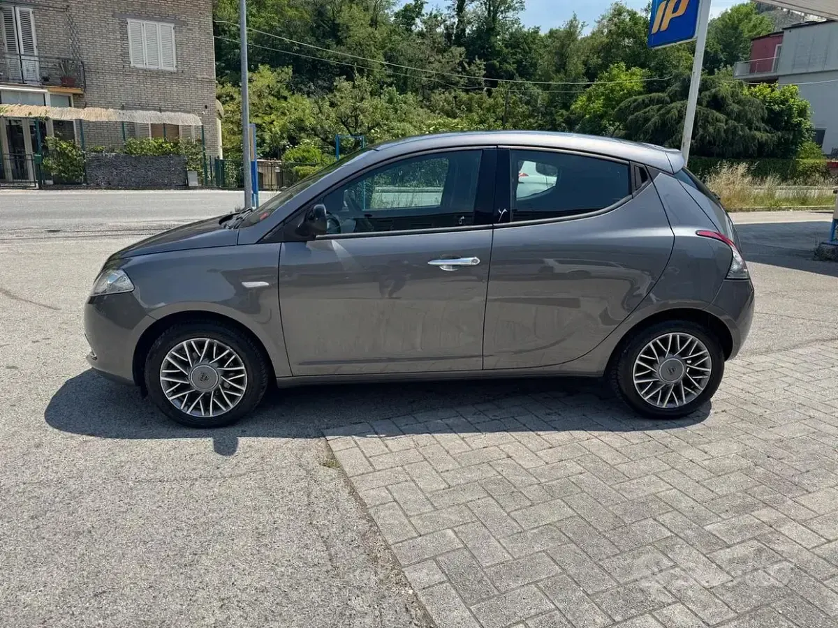 Usata Lancia Ypsilon S 69 CV (50 kW) 2012 Grigio Utilitaria