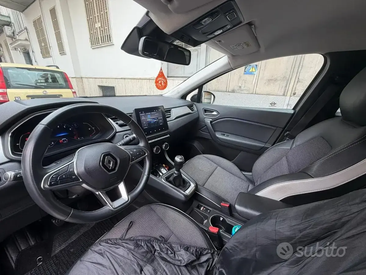 Usata Renault Captur 91 CV (66 kW) 2023 Grigio SUV