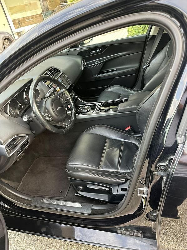 Usata Jaguar XE 179 CV (131 kW) 2017 Berlina