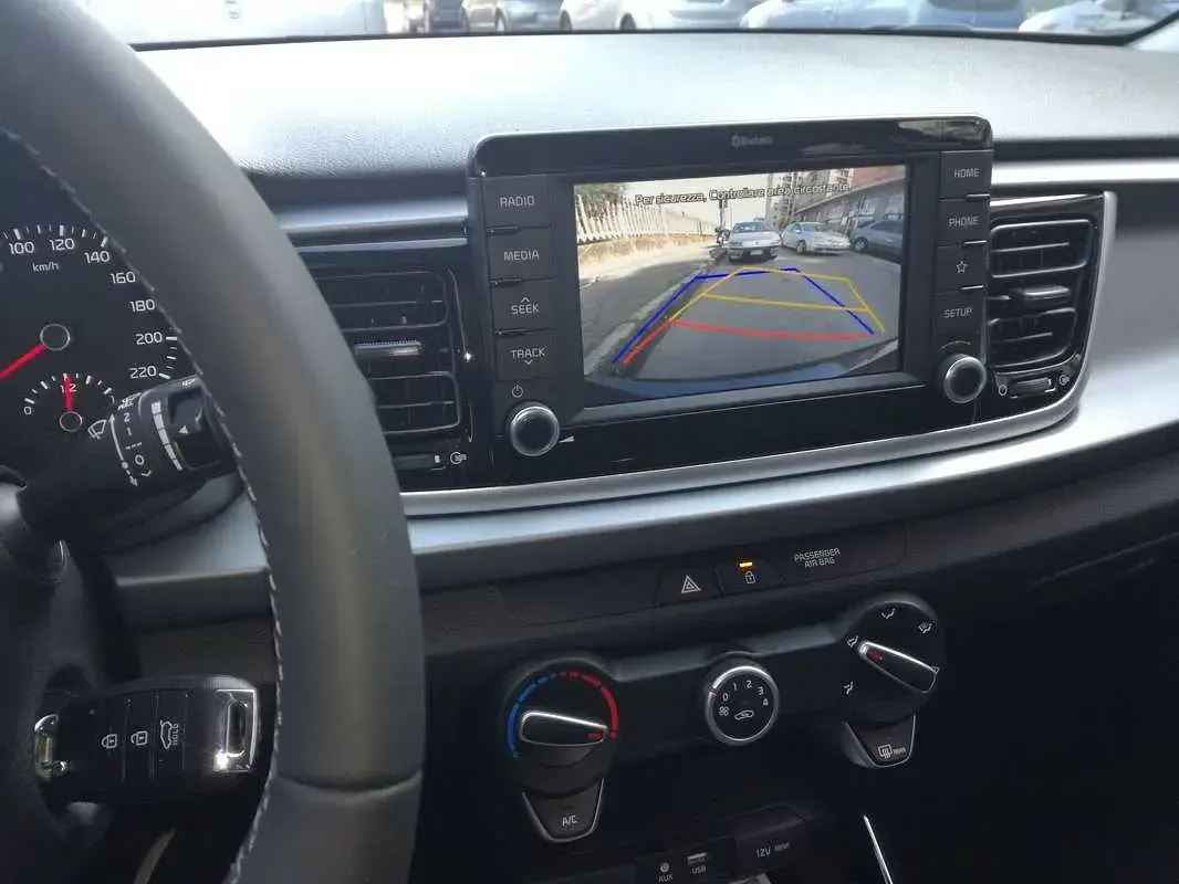 Usata Kia Rio 84 CV (61 kW) 2019 Grigio Berlina