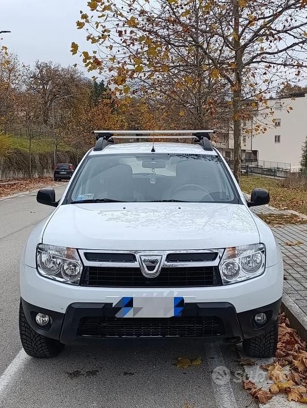 Usata Dacia Duster Lauréate 107 CV (78 kW) 2012 Bianco Berlina
