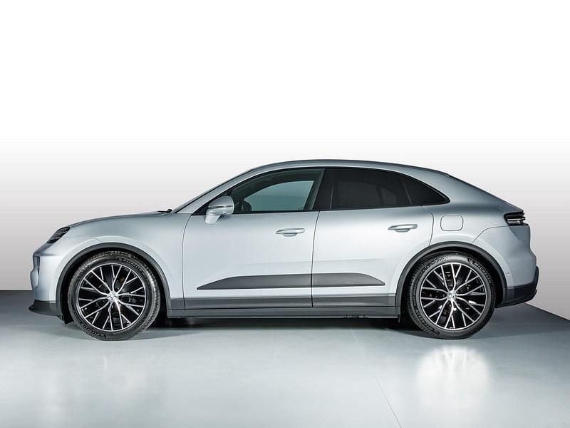 Nuova Porsche Macan 330 kW (449 CV) 2026 Argento dolomite metallizzato SUV