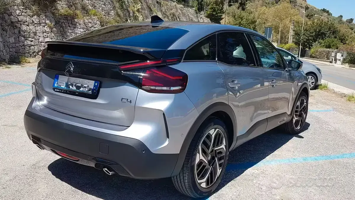 Usata Citroën C4 131 CV (96 kW) 2023 Grigio SUV