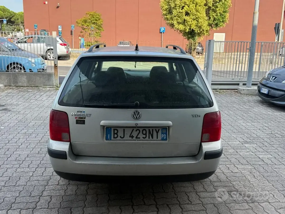 Usata VW Passat Highline 116 CV (85 kW) 2000 Grigio Station wagon