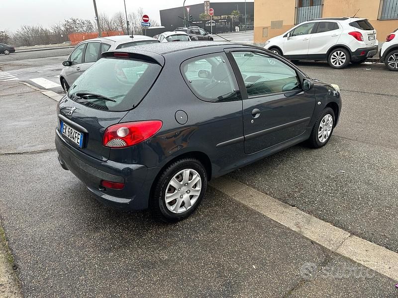 Usata Peugeot 206 60 CV (44 kW) 2011 Grigio Berlina