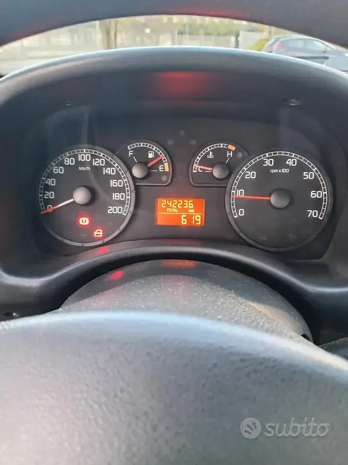 Occasion Fiat Punto 60 ch (44 kW) 2004 Bleue Citadine