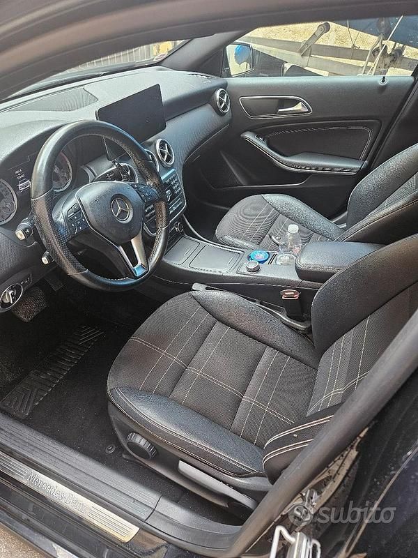 Usata Mercedes A180 110 CV (80 kW) 2015 Nero Berlina