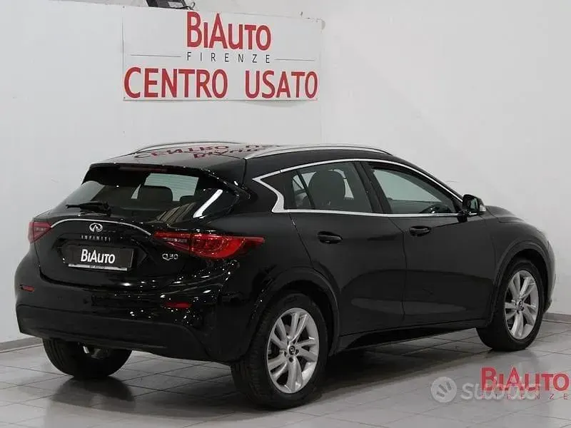 Usata Infiniti Q30 Premium 109 CV (80 kW) 2018 Nero Berlina
