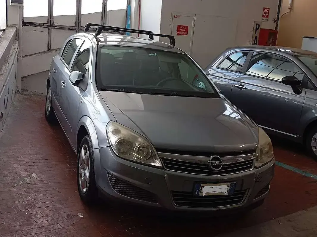 Usata Opel Astra Enjoy 90 CV (66 kW) 2008 Berlina