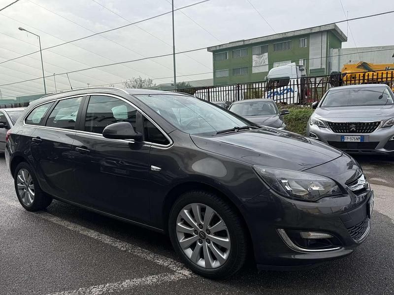 Usata Opel Astra 131 CV (96 kW) 2014 Grigio Station wagon