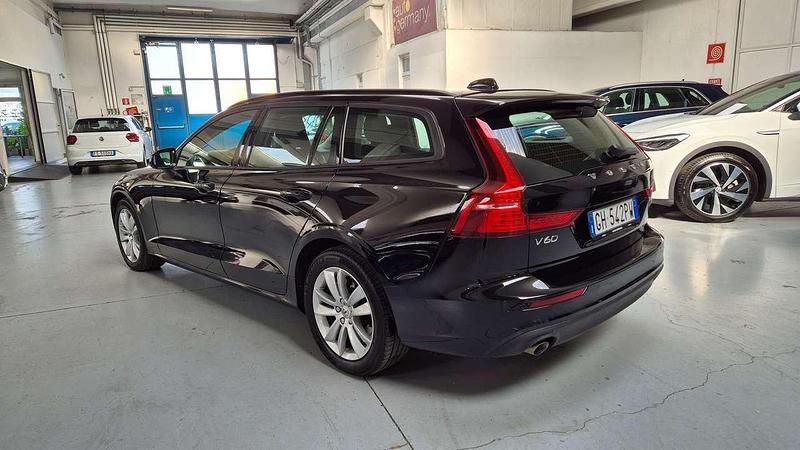 Usata Volvo V60 Momentum 197 CV (144 kW) 2021 Nero Station wagon