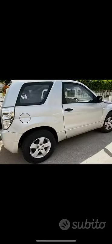 Usata Suzuki Grand Vitara 185 CV (136 kW) 2007 Grigio SUV