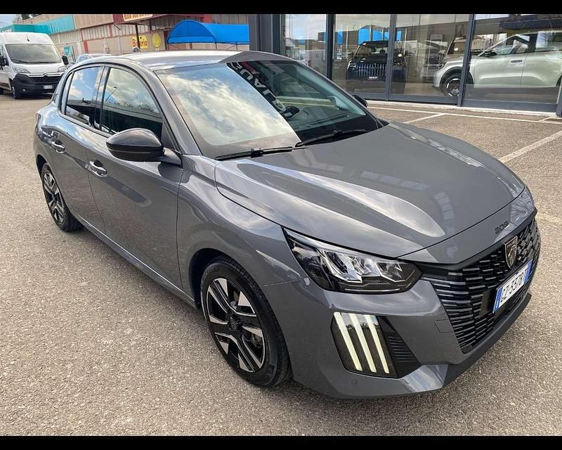 Usata Peugeot 208 Allure 101 CV (74 kW) 2025 Grigio Utilitaria