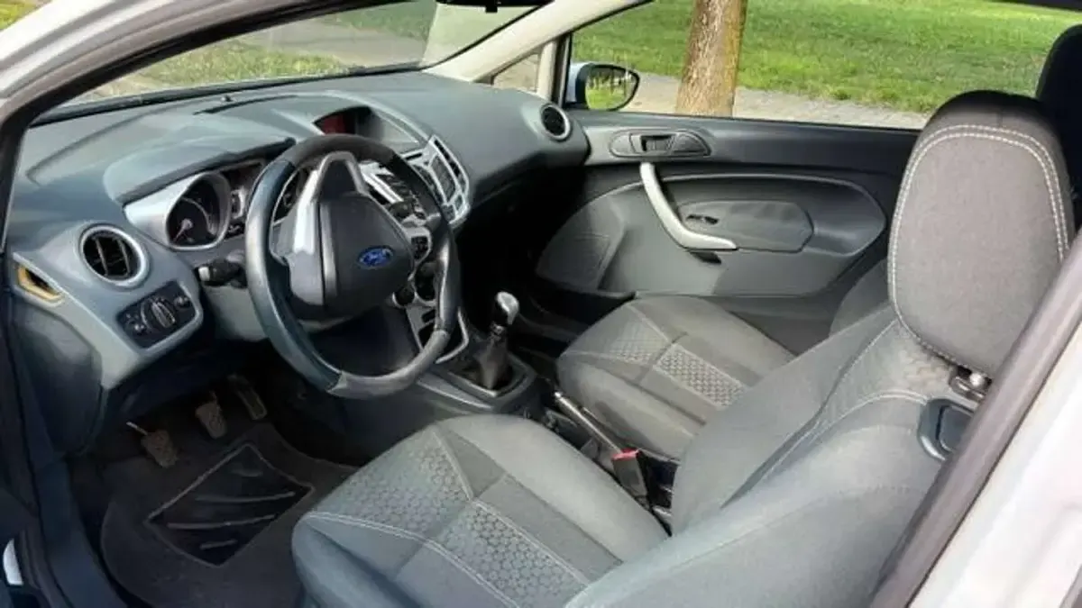 Usata Ford Fiesta Titanium 95 CV (69 kW) 2010 Bianco Berlina