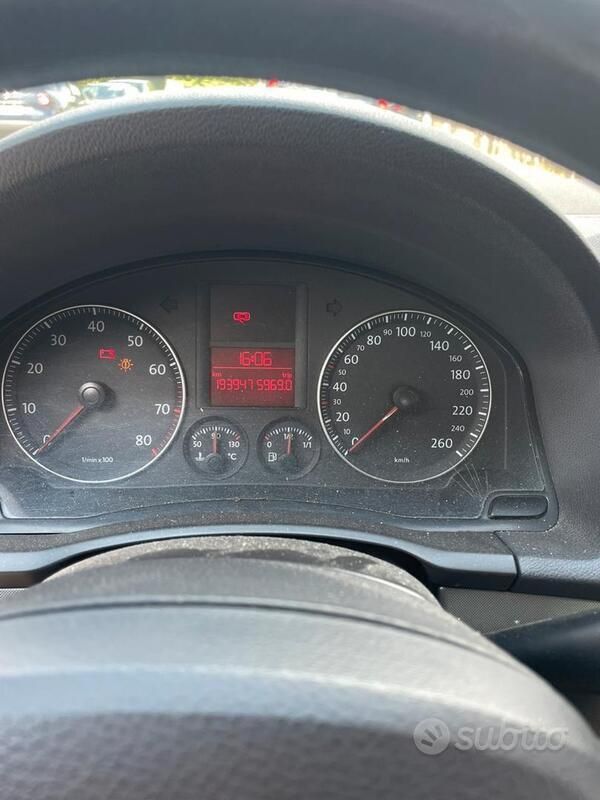 Usata VW Golf V 2004 Blu Utilitaria