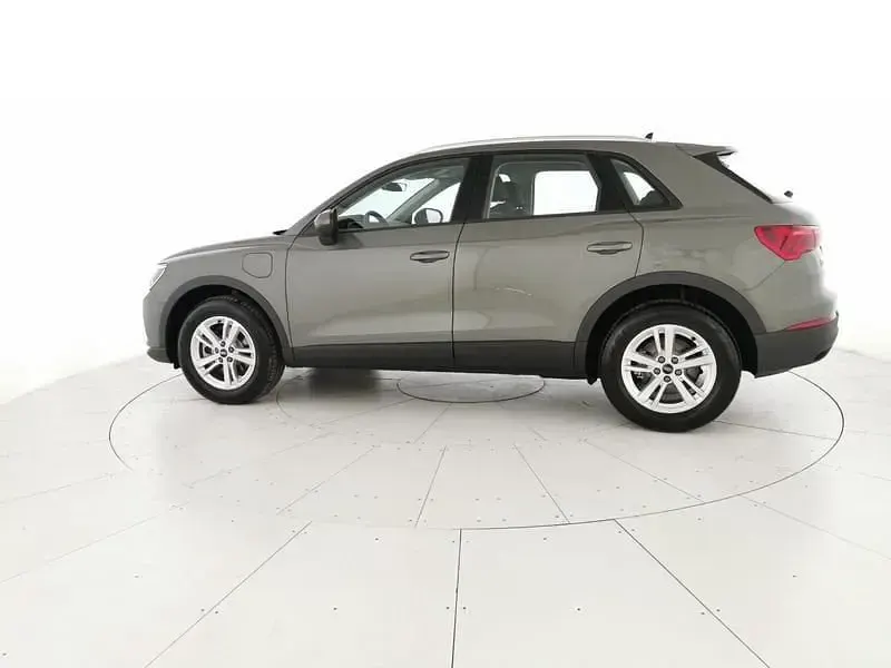 Begagnad Audi Q3 Business 245 HK (180 kW) 2024 Grå SUV
