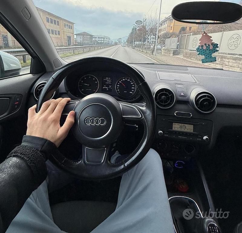 Usata Audi A1 86 CV (63 kW) 2010 Grigio Utilitaria