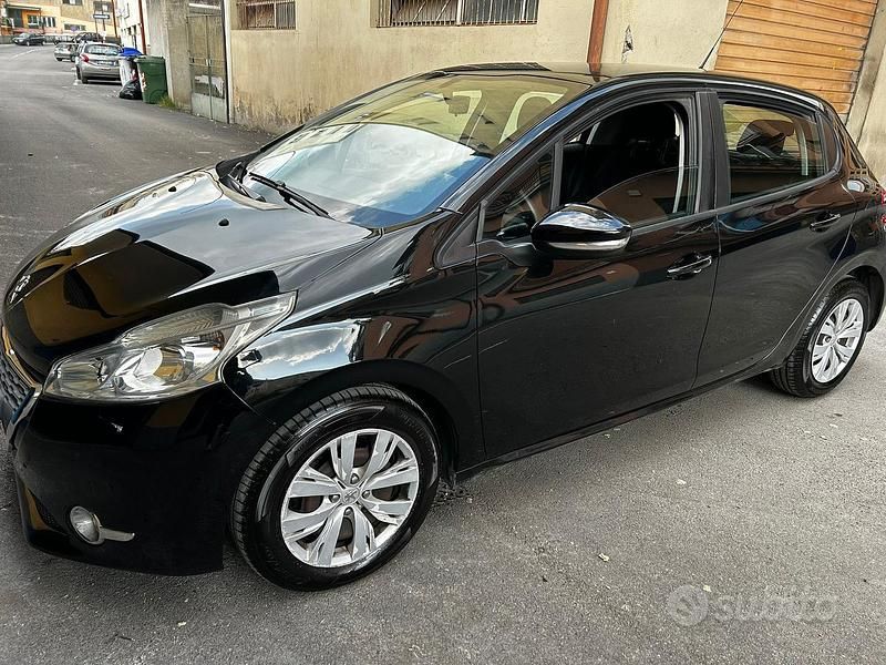 Usata Peugeot 208 68 CV (50 kW) 2014 Nero Utilitaria