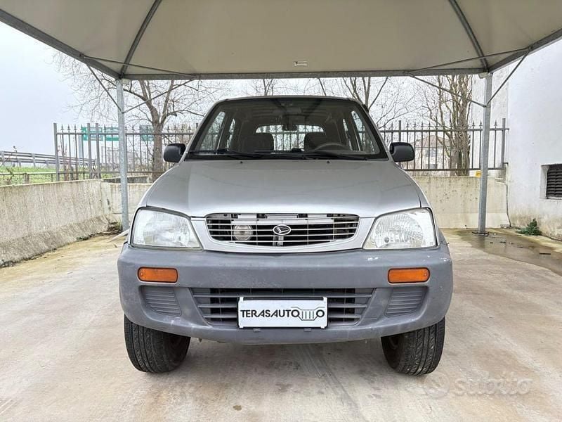 Usata Daihatsu Terios 83 CV (61 kW) 1999 Argento SUV