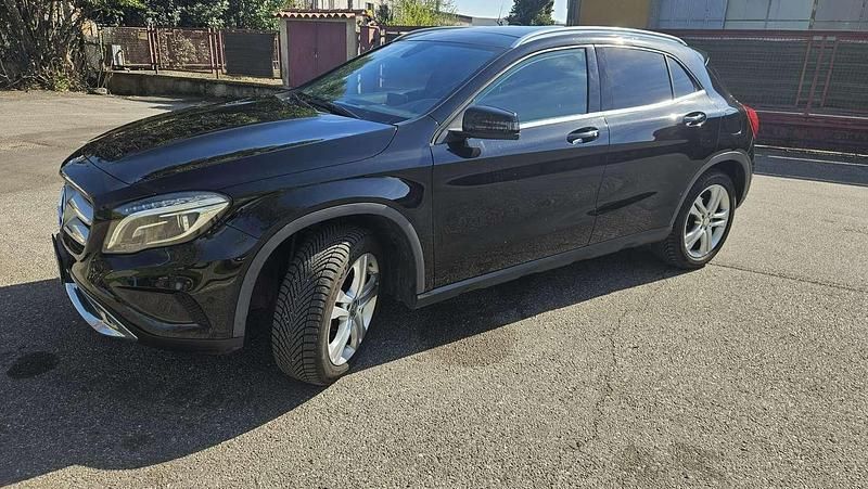 Usata Mercedes GLA220 177 CV (130 kW) 2016 Nero SUV