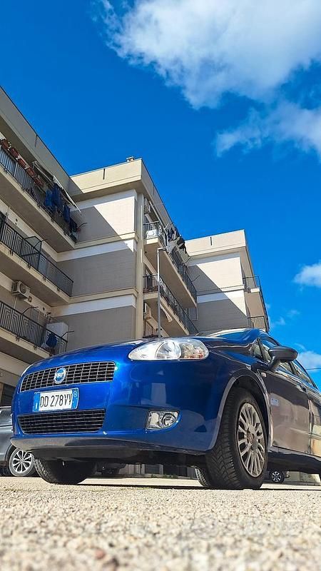 Usata Fiat Grande Punto 65 CV (47 kW) 2006 Blu Utilitaria