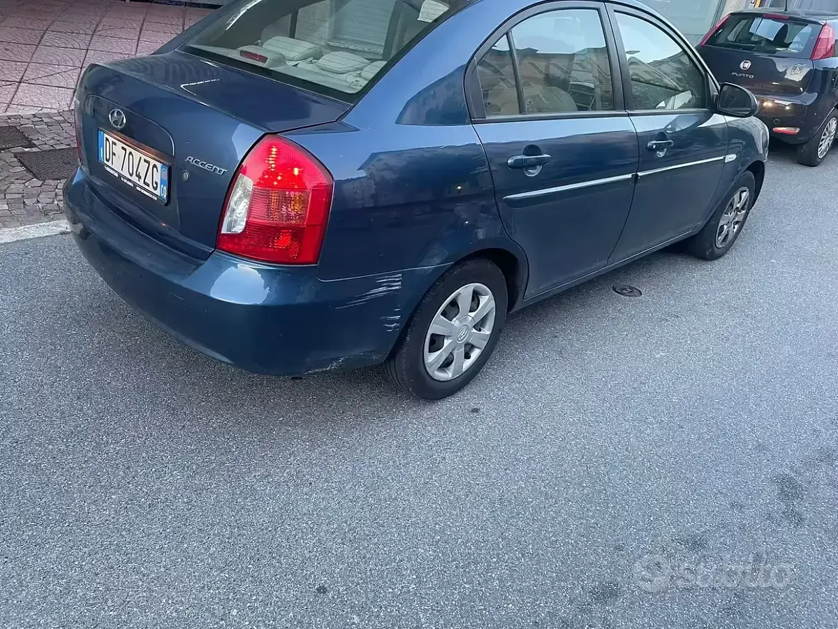 Usata Hyundai Accent 97 CV (71 kW) 2007 Bluazzurro Berlina