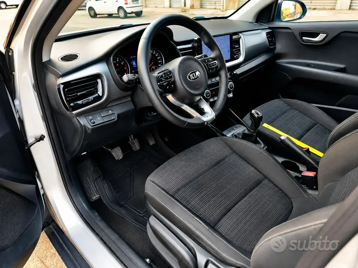 Usata Kia Stonic Style 120 CV (88 kW) 2017 Grigio SUV
