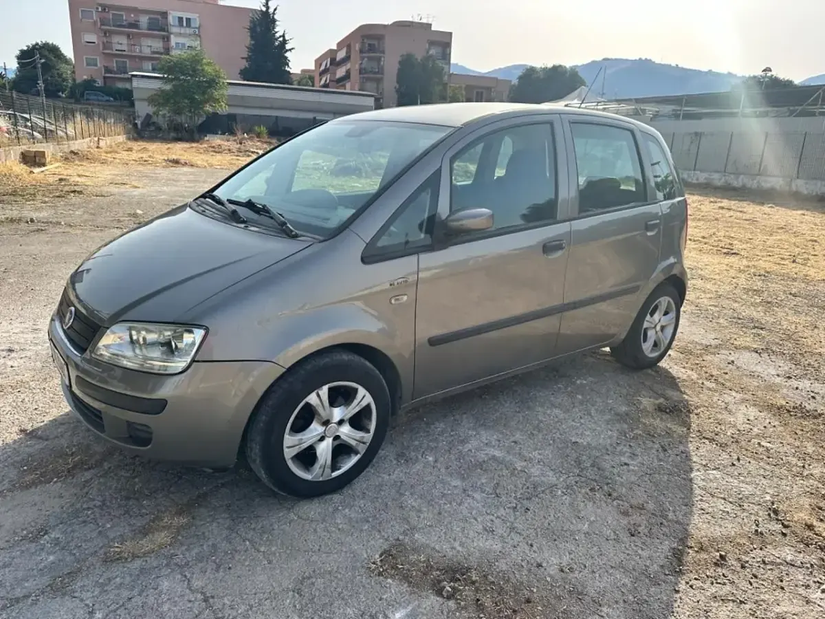 Usata Fiat Idea 69 CV (50 kW) 2008 Oro Monovolume