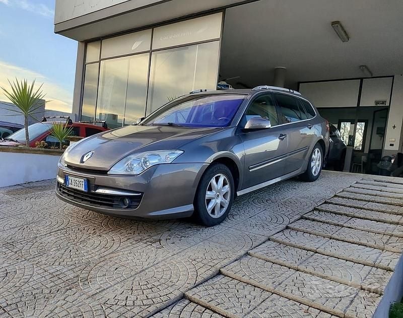 Usata Renault Laguna III 150 CV (110 kW) 2010 Grigio Station wagon