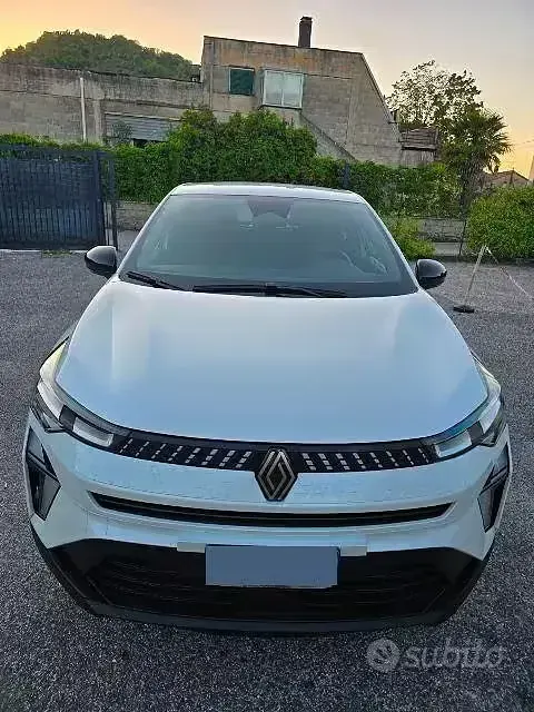 Usata Renault Captur 101 CV (74 kW) 2024 Bianco SUV