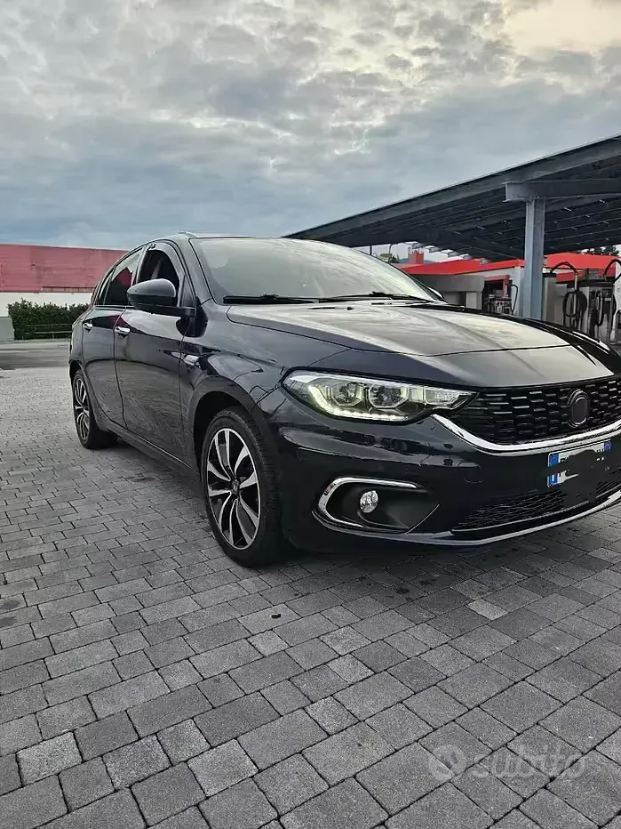 Usata Fiat Tipo 75 CV (55 kW) 2017 Nero Berlina