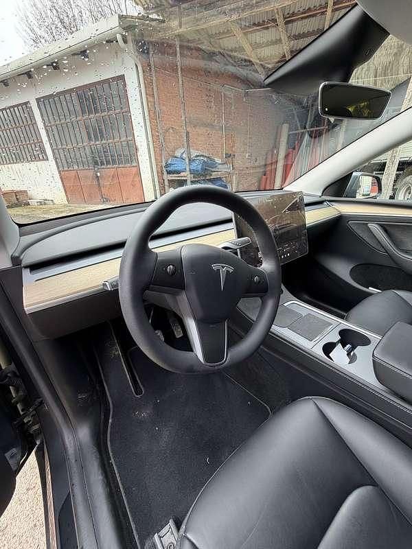 Usata Tesla Model Y 152 kW (208 CV) 2023 Grigio SUV