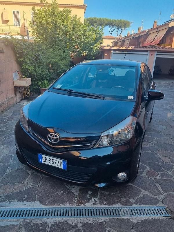 Usata Toyota Yaris 90 CV (66 kW) 2013 Utilitaria