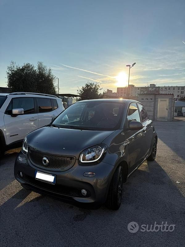 Usata Smart ForFour Prime 90 CV (66 kW) 2018 Grigio Utilitaria