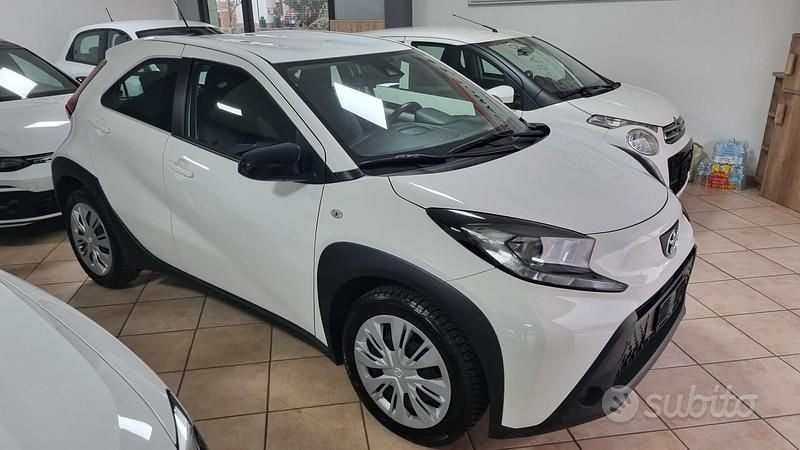 Bianco Usata 2022 Toyota Aygo Connect Style Due volumi | 13.000 € (Cara) - Immagine 1/4