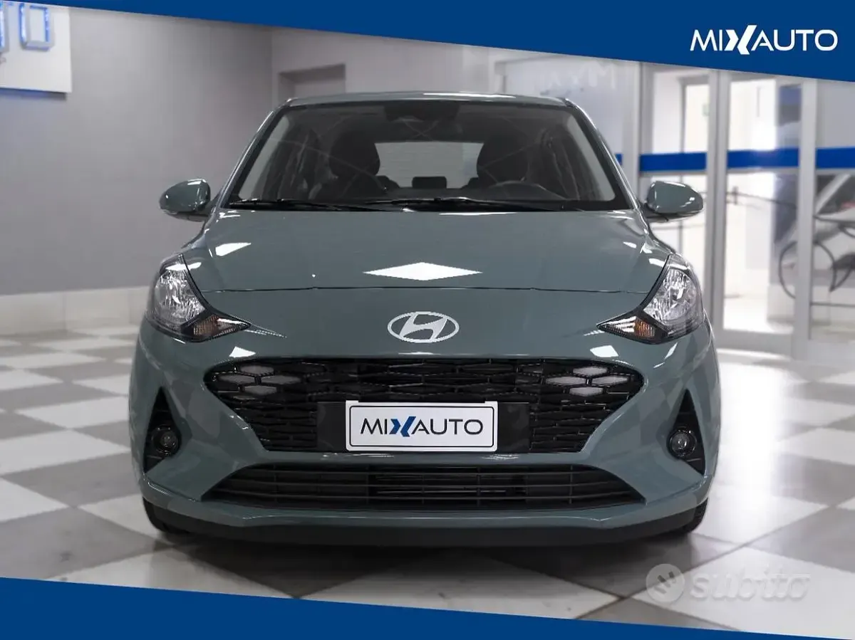 Usata Hyundai i10 63 CV (46 kW) 2025 Verde Utilitaria