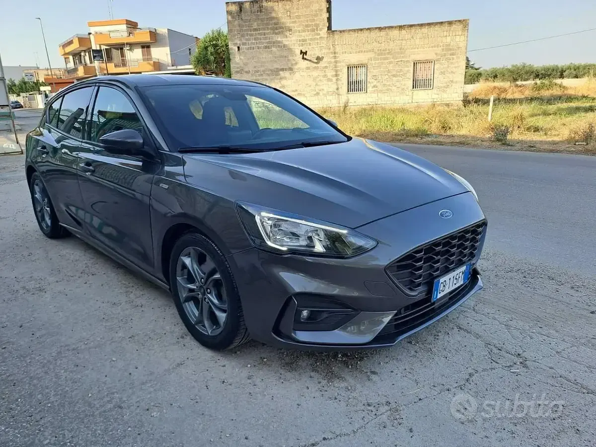 Usata Ford Focus ST-Line 120 CV (88 kW) 2020 Grigio Berlina