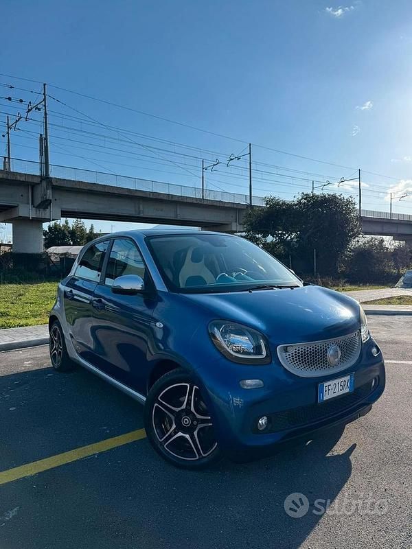 Usata Smart ForFour 75 CV (55 kW) 2016 Blu Utilitaria