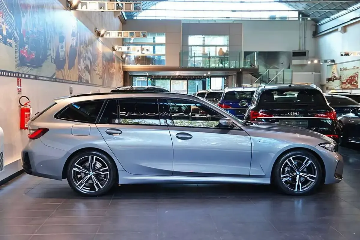 Usata BMW 318 M Sport 150 CV (110 kW) 2024 Grigio Station wagon