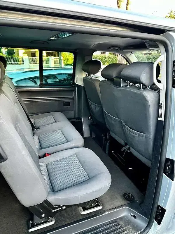 Usata VW Caravelle 156 CV (114 kW) 2005 Argento Furgone