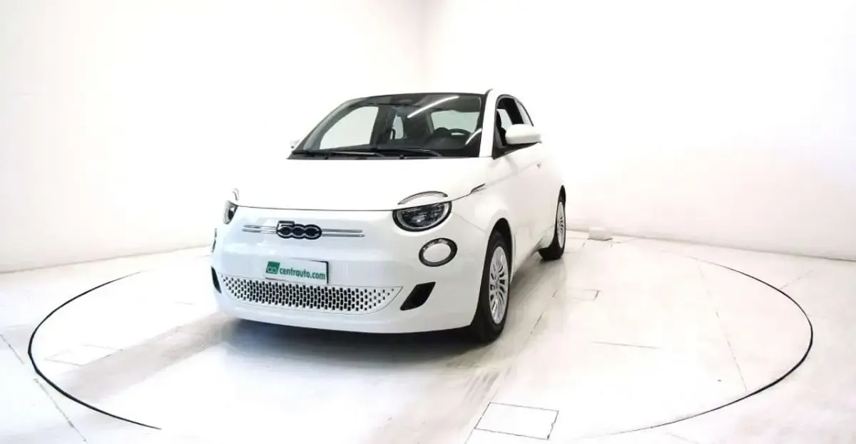 Usata Fiat 500e Action 42 kW (58 CV) 2023 Bianco Utilitaria