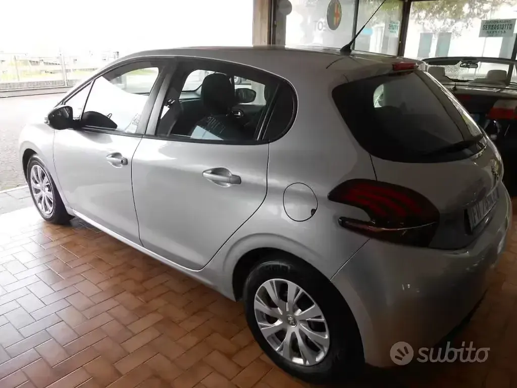 Usata Peugeot 208 75 CV (55 kW) 2017 Grigio Utilitaria