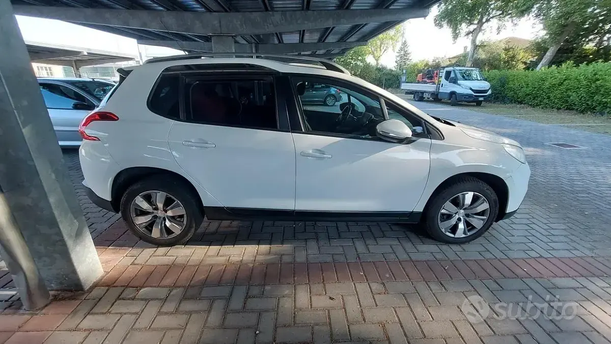 Usata Peugeot 2008 Active 99 CV (72 kW) 2015 Bianco SUV