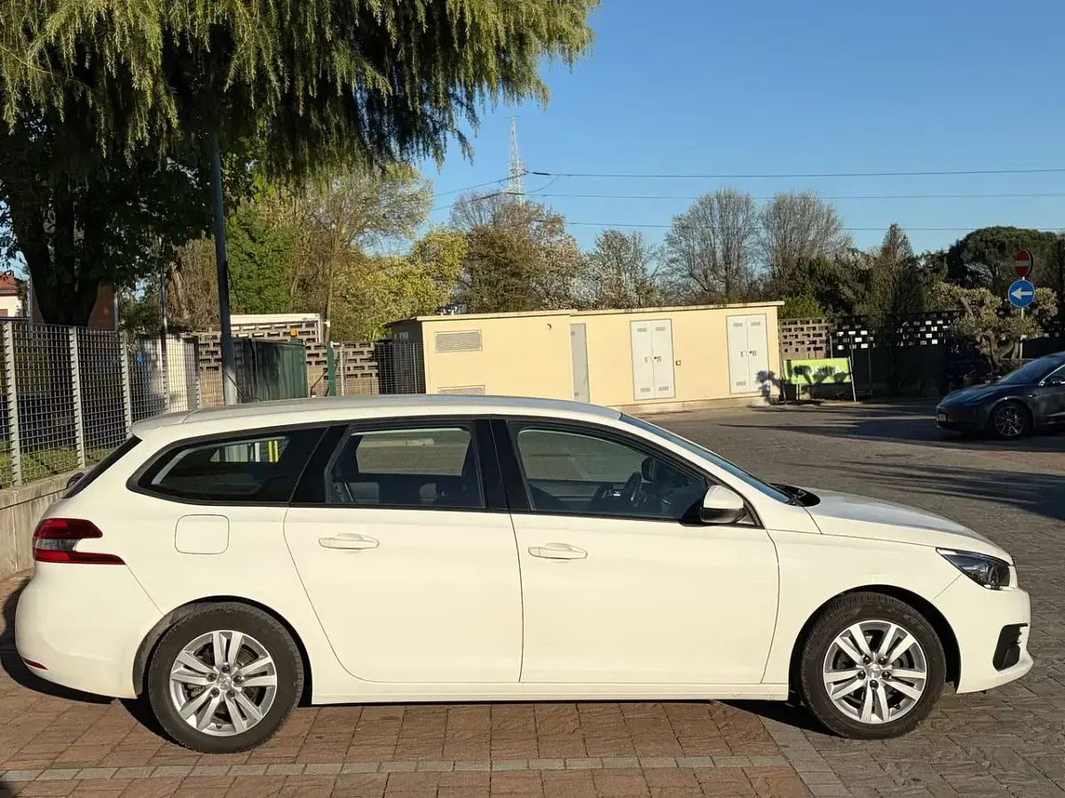 Usata Peugeot 308 GT-line 131 CV (96 kW) 2020 Bianco Station wagon