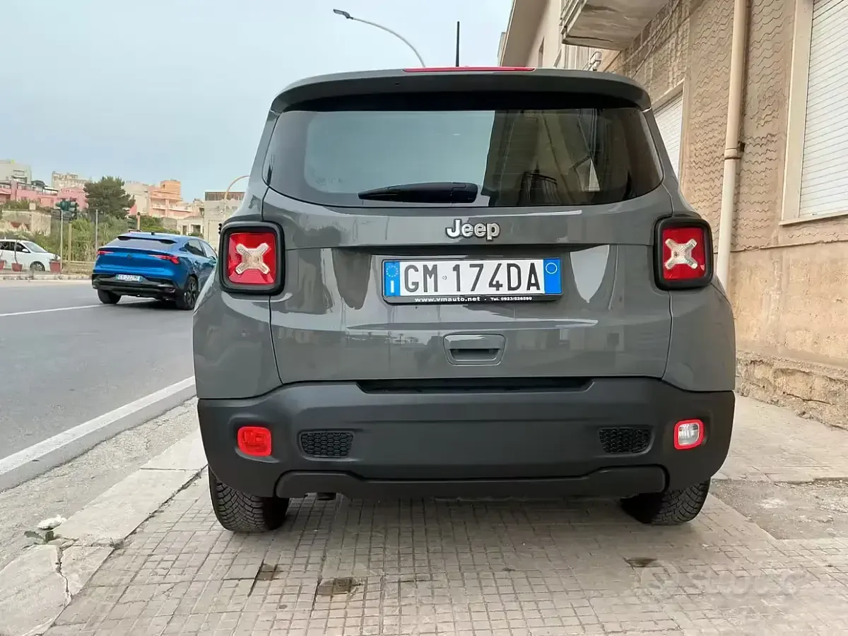 Używany Jeep Renegade Longitude 130 KM (95 kW) 2022 Szary SUV