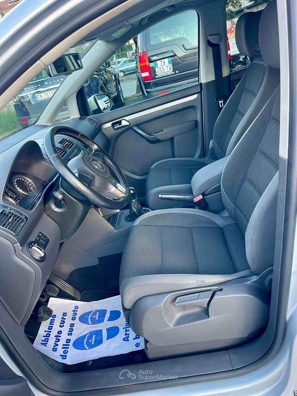 Usata VW Touran Comfortline 105 CV (77 kW) 2015 Argento Monovolume
