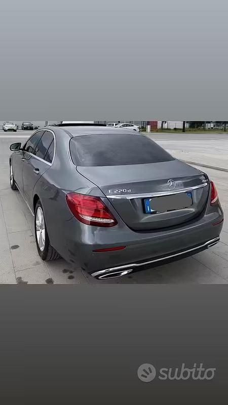 Usata Mercedes E220 194 CV (142 kW) 2017 Grigio Berlina
