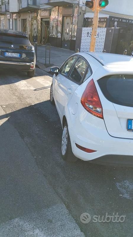 Usata Ford Fiesta 96 CV (70 kW) 2009 Bianco Berlina